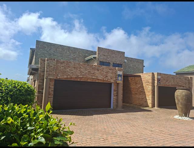 6 BEDROOM HOUSE FOR SALE IN DA NOVA